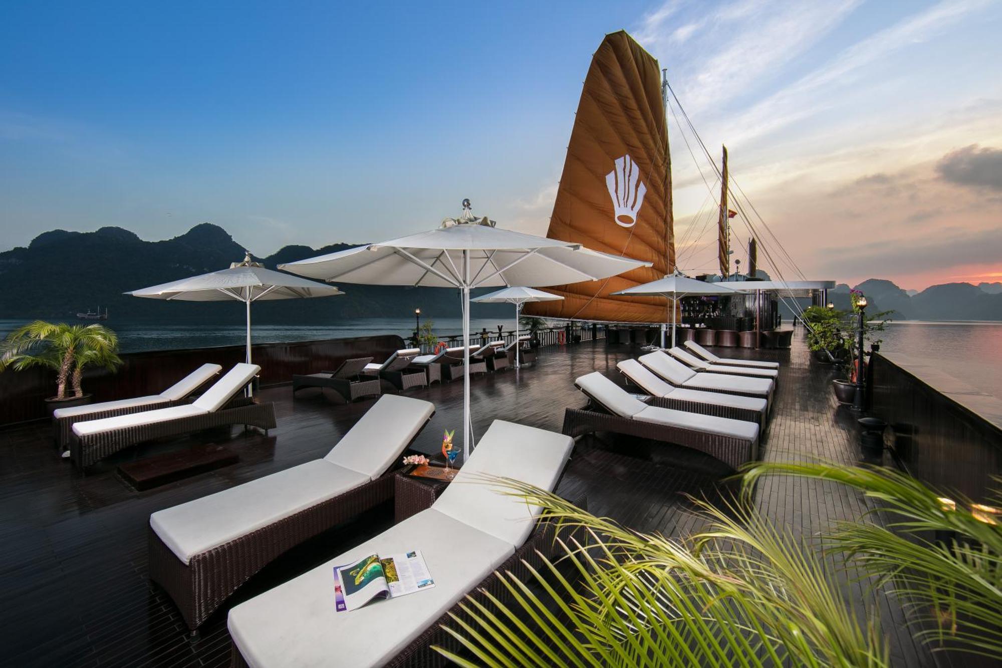 Genesis Luxury Regal Cruises Hotel ฮาลอง ภายนอก รูปภาพ