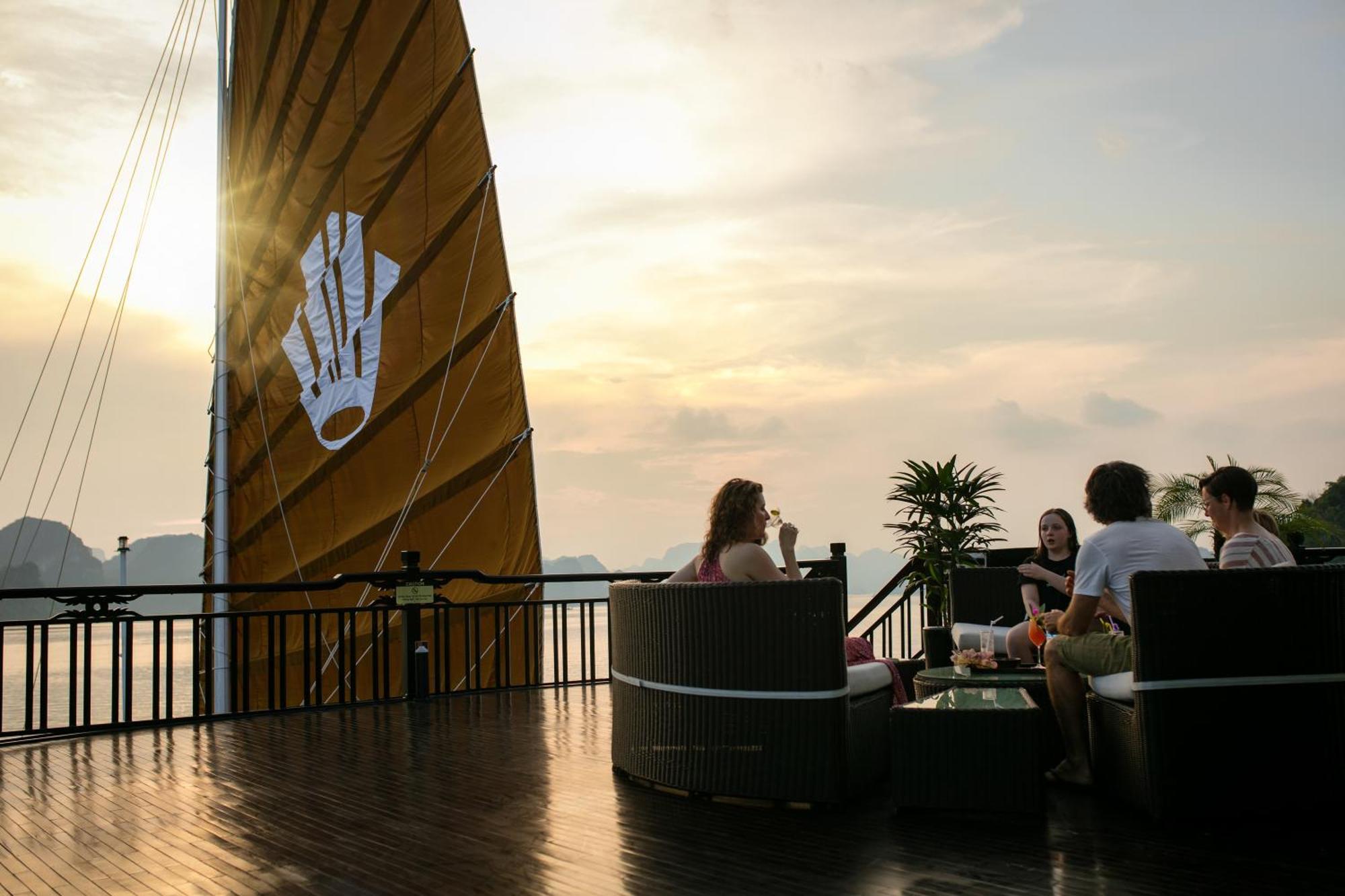 Genesis Luxury Regal Cruises Hotel ฮาลอง ภายนอก รูปภาพ